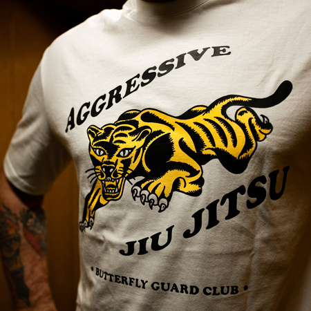 T-shirt Aggressive biały